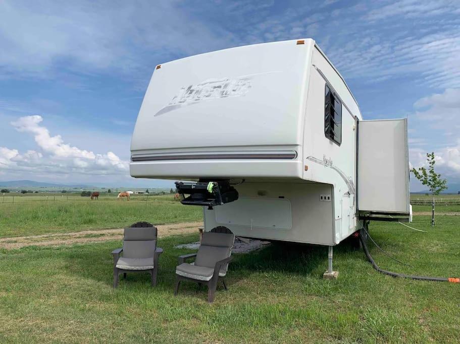 דירות Saint Ignatius Mission Mountain Camper מראה חיצוני תמונה