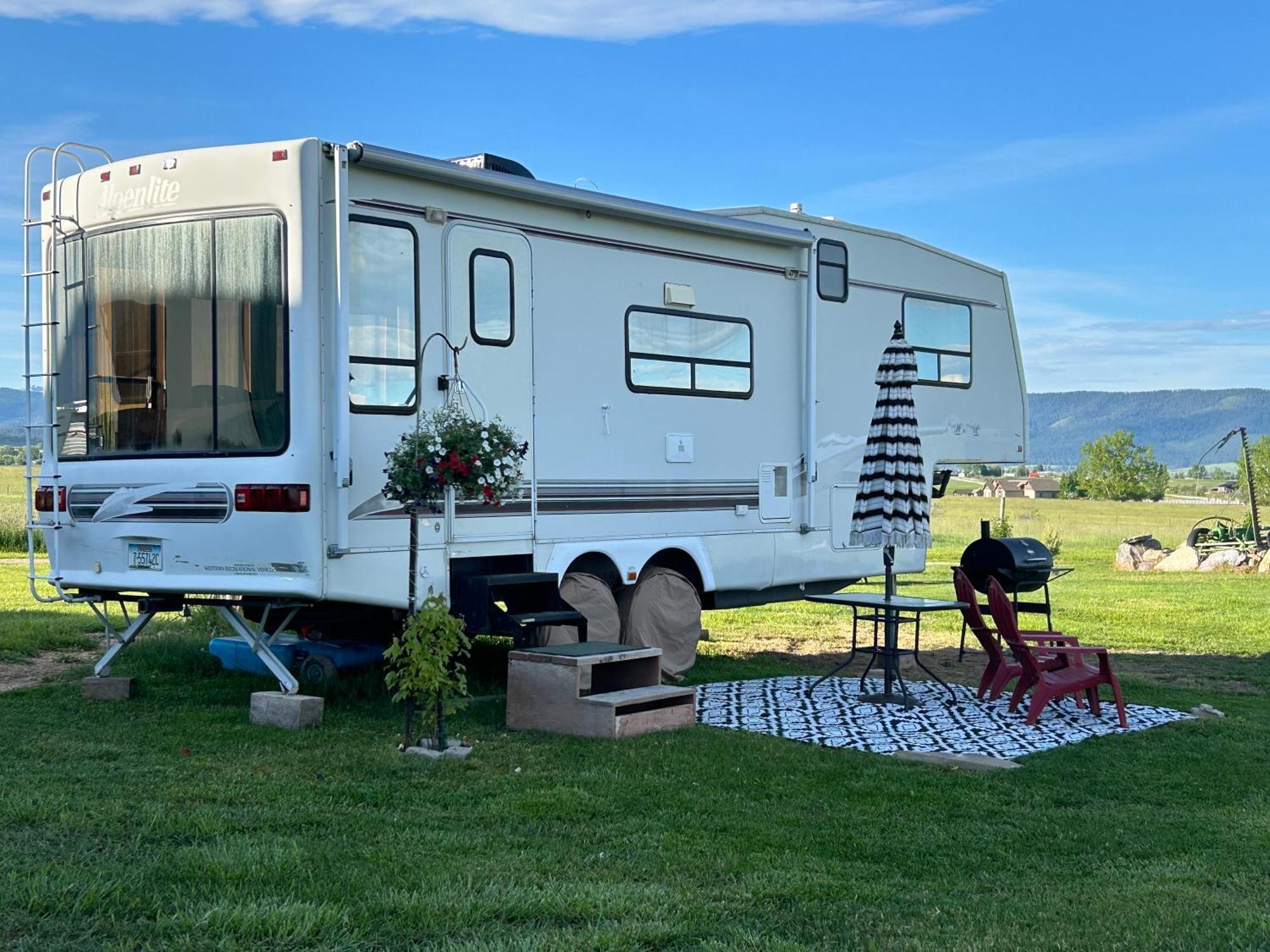 דירות Saint Ignatius Mission Mountain Camper מראה חיצוני תמונה